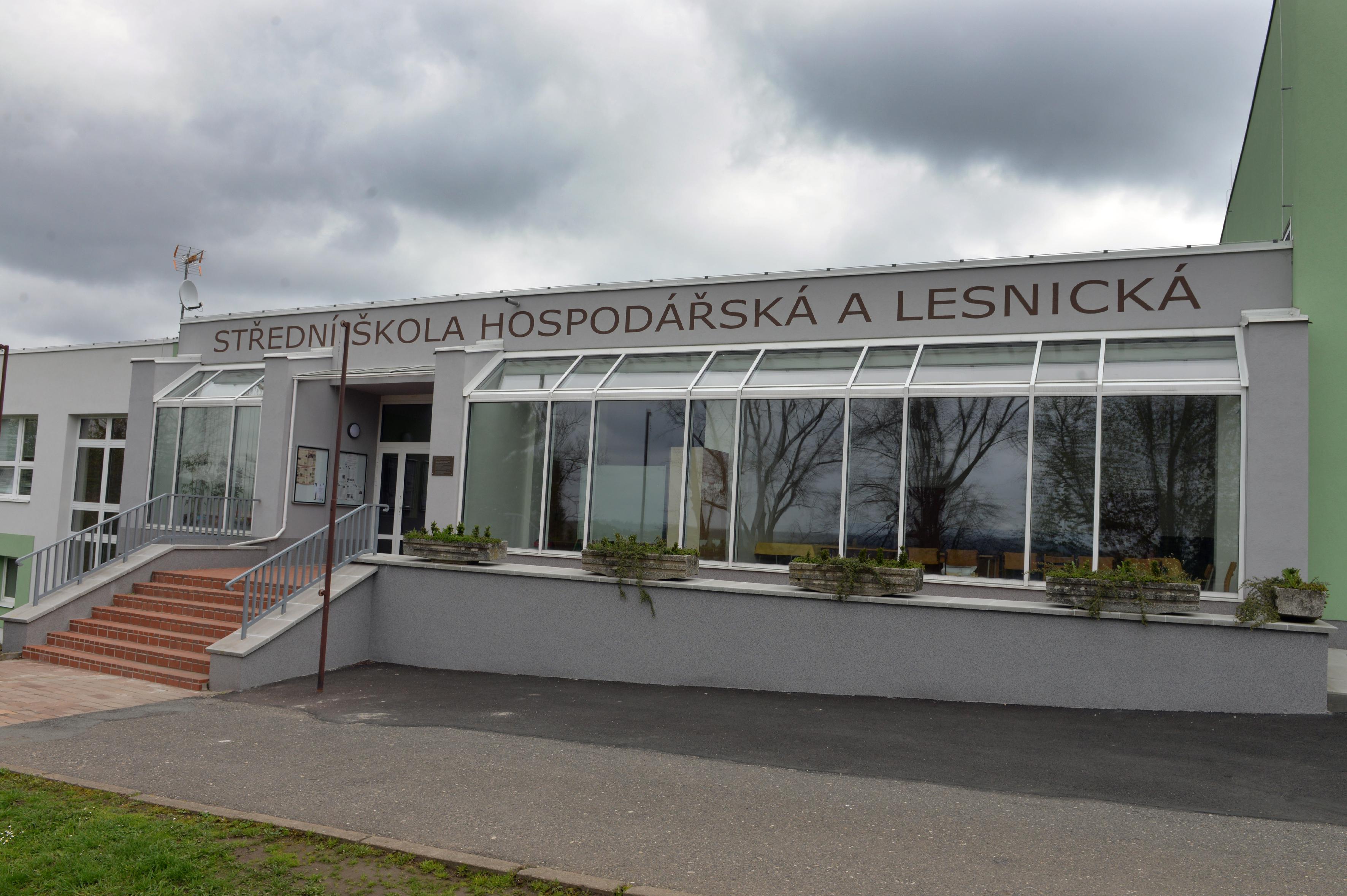 Fotografie autoškoly Autoškola - Střední škola hospodářská a lesnická Frýdlant ve městě Frýdlant (2)