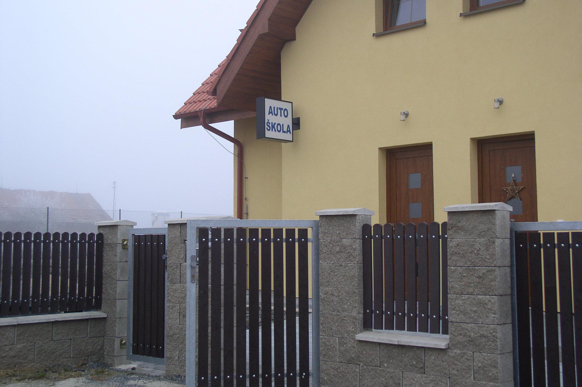 Fotografie autoškoly Autoškola Jesenice ve městě Dolní Jirčany (2)